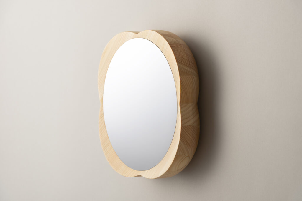 ヒノキと杉を使ったFLOWER mirror