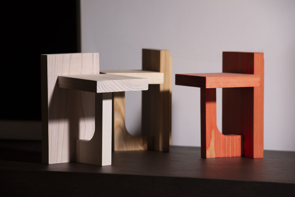 ミニサイズは、玄関など限られたスペースで使い易く、一日の中でアクセスし易いサイズ感。JOMO shelf mini